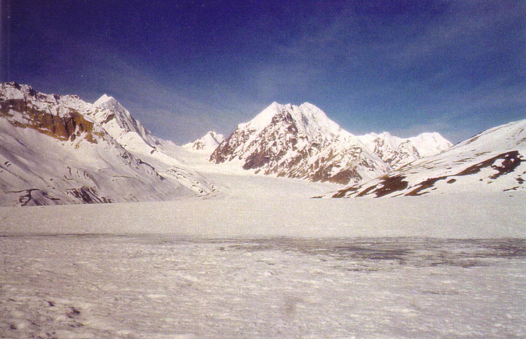 https://d3r8gwkgo0io6y.cloudfront.net/upload/Rohtang snow point06.jpg